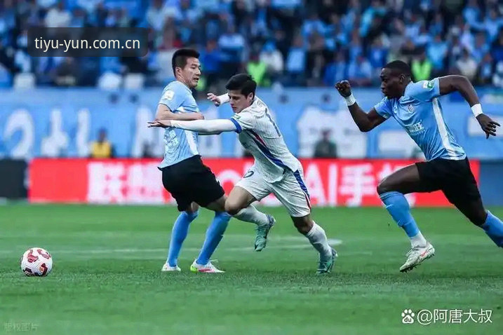 一场3-0的完胜，本该是宣告状态火热的信号。但凯伦·威尔逊在莱斯特冠军联赛拿下首胜后，没有庆祝，没有复盘，甚至没有在球台前多停留一分钟。他匆匆离场，宣布退赛——因为就在比赛期间，他的家被洗劫了。